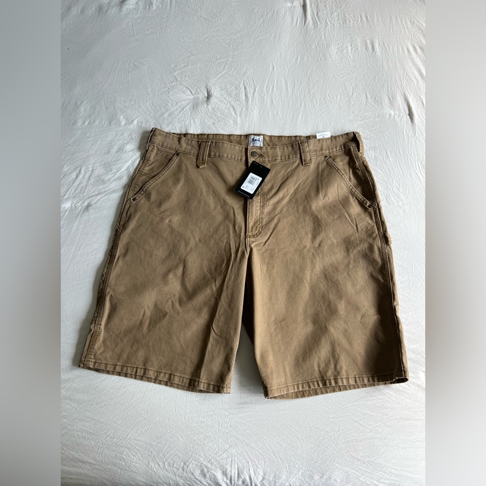 Lee Men's Dark Khaki Shorts Size 42. New.